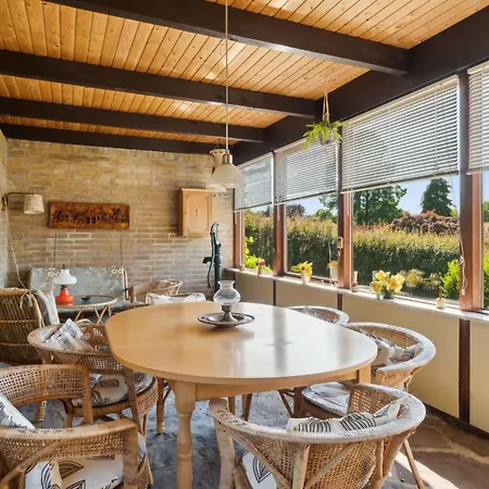 Prázdninový dům Cosy House Near Forest And Coast